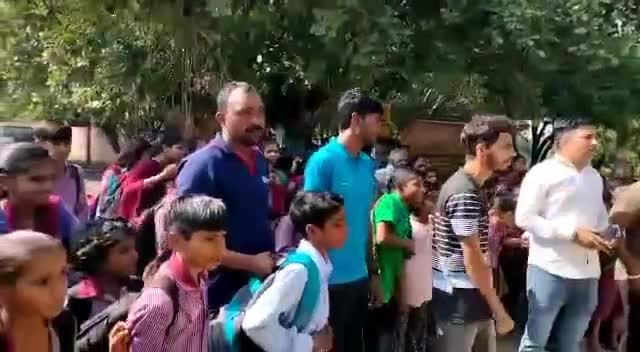 स्कूल और शिक्षा बचाओ धरना खैरमपुर में ग्रामवासियों ने नरेंद्र मोदी का पुतला फुंक कर किया रोष प्रदर्शन #गरूवाखैरमपुर