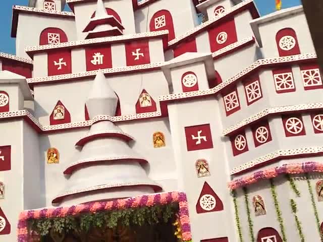 करगहर: आज #करगहर मे सप्तमी तिथि  को मां की पूजा अर्चना के बाद मां का पट खुला। दर्शकों की लगी भीड़।
