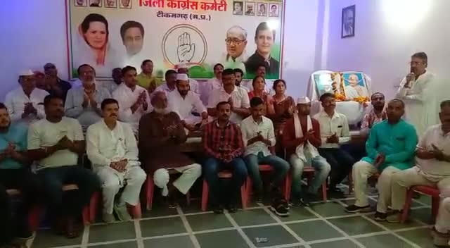 #र्सवधर्म प्रार्थना सभा...बापू के आदर्शों व विचारों ने देश में आजादी व स्वाभिमान की अलख जगाई राष्ट्रपिता #महात्मागांधी व पूर्व प्रधानमंत्री पंडित #लालबहादुरशास्त्री की जयंती पर कोटि कोटि नमन. #पवनघुवारा भूमिपुत्र  टीकमगढ़ 2/10/2022