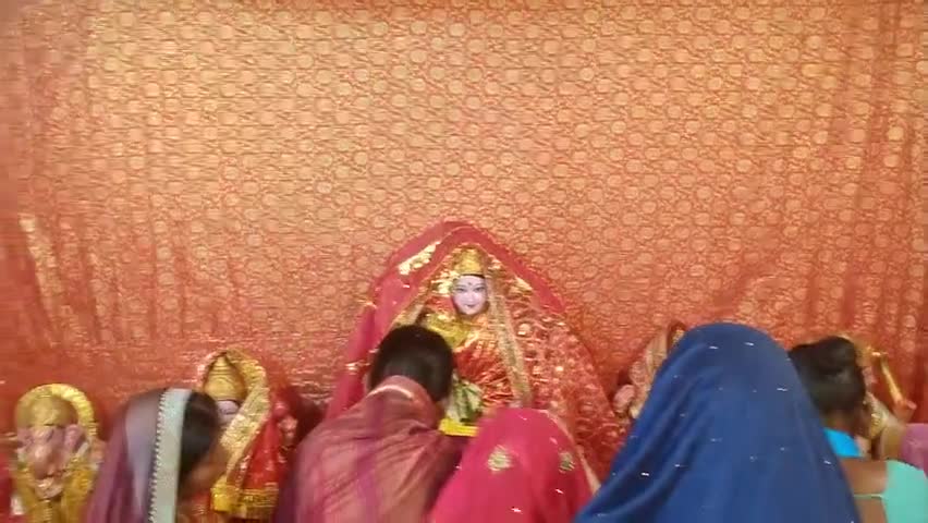 सोनबरसा धाम के प्रांगण में आज शरद #नवरात्र के शुभ सप्तमी तिथि के संधया माँ भगवती जी का पट खुलने के बाद पूजा अर्चना