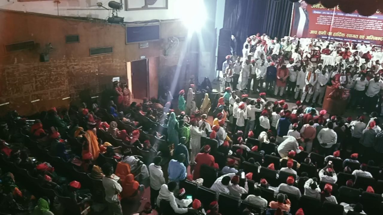 लखनऊ में उमड़ा जनसैलाब निषाद पार्टी का...
कैबिनेट मंत्री उत्तर प्रदेश सरकार
#mahamana4u 
#nishadparty 
#dharamveerbro