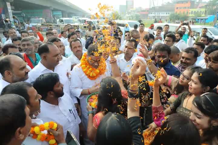 #पटना से गांधी आश्रम,#भितिहरवा जाने के क्रम में #वैशाली में #स्थानीय लोगों द्वारा #प्रशांत_किशोर का स्वागत।#पदयात्रा