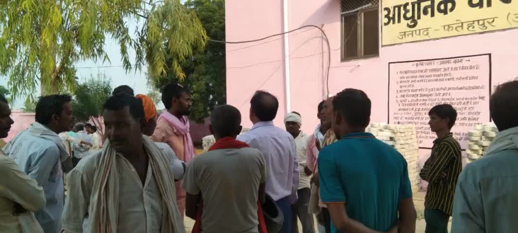 अत्यंत #दुखद
क्षेत्र के रावतपुर पावर हाउस संविदा लाइनमैन कल्लू की विद्युत करंट से मौत पोस्टमार्टम हाउस में दुखी परिवार के साथ महाकाल आत्मा को शांति दे 
#Rakesh_Sachan_ #bjp4up