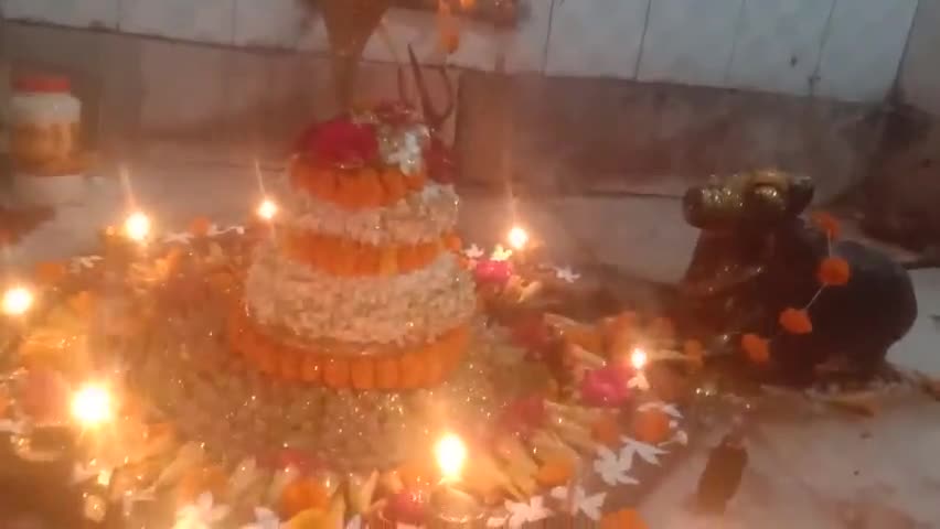 राजगीर गढ़ महादेव मंदिर में दर्शन पूजन सोमवार का सिंगार महा आरती करते हुए शिव शक्ति ग्रुप का पूजा सब तरीके से किया #AR