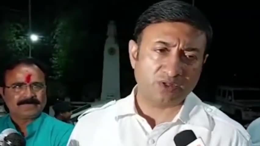 मंदसौर: 'कमलनाथ में ईश्वरीय अंश है' शिवराज के मंत्री ने कांग्रेस पर कसा तंज l Corner Catch-up 


#mpnews #cornercatchup
