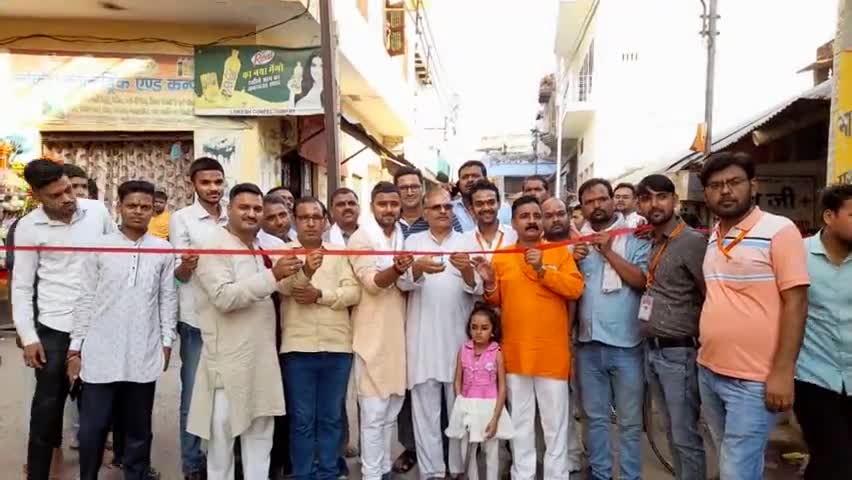 100वा विशाल काली की शोभायात्रा बड़े धूमधाम से बैंड बाजों के साथ निकाली गई
#rammndir 
#rammandirmarg 
#news24hours 
p
