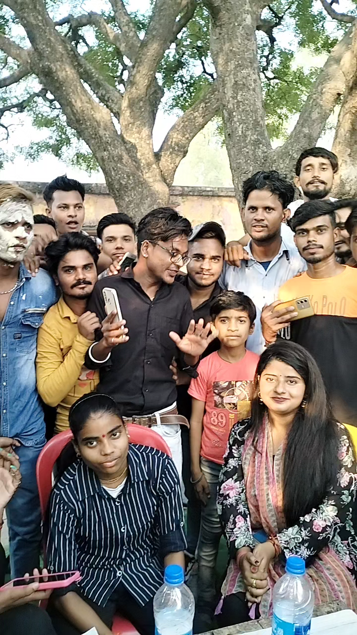 जिला बदायूं में Budaun Queen Vaishnavi ke liye सुनाई शायरी 🤟🙏#budaunnews9898 #budaun #queenvaishnavi #viralnews
