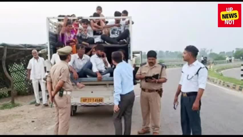 मौदहा: #हमीरपुर  जिंदगी पर भारी, फिर भी ट्रैक्टर ट्रॉली पर सवारी #Deepak Yadav
