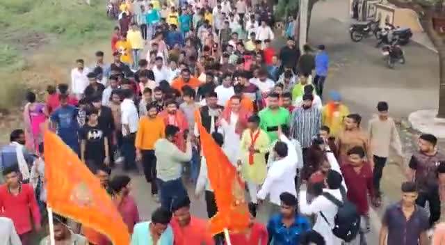 उज्जैन शहर: hamukhedi se nikali gai bhavya chunari yatra isme prakash yadav ji samet shahar ke kai navyuvak hue shamil
#navratri2022