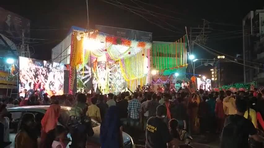 गुना नगर: #गुना शहर के जैप्सन  चौराहे पर काली मैया जी की झांकी लगाई गई भजन मंडली के द्वारा रोज हो रहे हैं एक से बढ़कर एक भजन