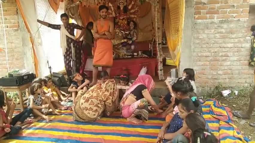 बहरी: कन्या भोज#सदभावना दुर्गा पूजा समिति नकझर कला#प्रबंधक विनोद पाण्डेय ,अनिल कुमार कोल के द्वारा कन्या भोज कार्यक्रम संपन्न