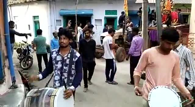 कोलारस  नवरात्रि पूरे होने पर हुआ माता की प्रतिमा का विसर्जन श्रद्धालुओं ने  बाजों के साथ  निकाली झांकी #kobra_news
