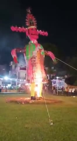 कानपुर: कानपुर के इंद्रानगर में रावण का हुआ वध बुराई के ऊपर हुई अच्छाई की जीत। #dashera #kanpurnews