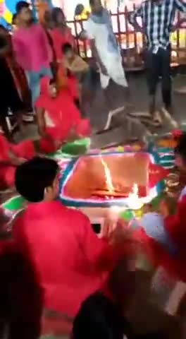#दुर्गा #नवमी #पूजन एवं #हवन कराया गया #पिरहौली गांव #दुर्गा #मंदिर में फिर #आरती भी हुआ।