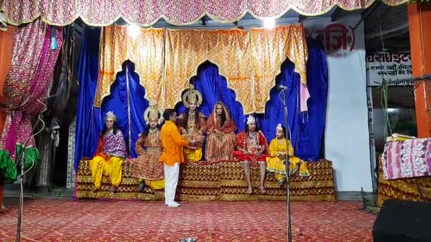 रामलीला में राम जी का राज्याभिषेक  और रासलीला हुई
#rammandirmarg 
#rammndir 
#newstodys