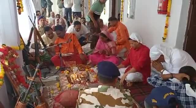 डिंडौरी पुलिस लाइन में किया गया विधि विधान से शस्त्रों का पूजन, sp डिंडौरी सहित पुलिस स्टॉप रहा उपस्थित
#डिंडौरी