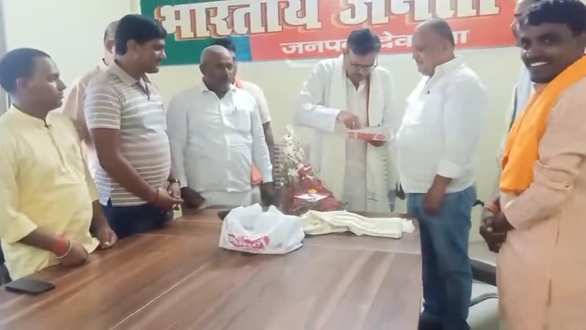 ब्लॉक प्रमुख के अविश्वास के लिये किये गये सरकार के निर्णय पर #अविश्वास का समय दो वर्ष और 2तिहाई #बहुमत पर #खुशी मनाया