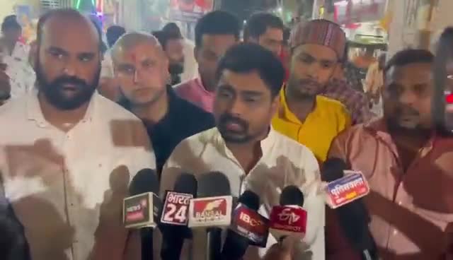 नारी के सम्मान में
युवा मोर्चा मैदान में।
सतना #विधायक #सिद्धार्थ कुशवाहा डब्बू द्वारा ट्रेन में महिला के साथ की गई छेड़