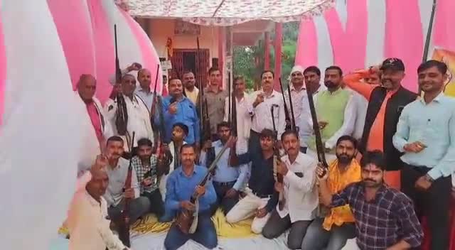 #सनातन_सेना शाहजहांपुर की टीम ने विजय दशमी पर सस्त्र पूजन कार्यक्रम किया #मदनापुर शाहजहांपुर
