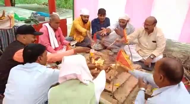 चंदोखा #मदनापुर में #सनातन सेना ने विजय दशमी पर सस्त्र पूजन कार्यक्रम किया मुख्य अतिथि पूर्व विधायक देवेन्द्र सिंह रहै।