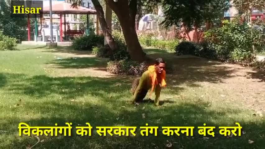 हिसार: उप मुख्यमंत्री दुष्यंत चौटाला के आवास पर भारी संख्या में पहुंचे विकलांग #hisar #dushyantchautala #disabled #udidcard