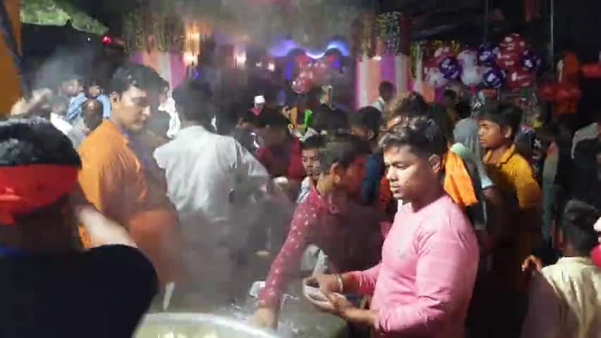 थावे #जुलूस मे हजारो की संख्या मे लोगो ने #मेले का आनंद
उठाया