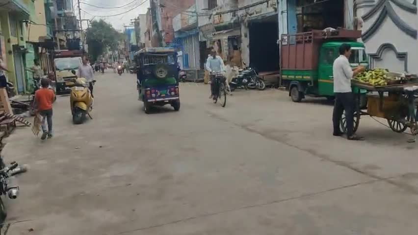अमरोहा: लिम्पि वायरस से ग्रसित गाय अमरोहा के बाज़ारो में खुली घूम रही है। #amrohanews #amrohakhabar  #amrohaadministration