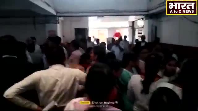 कानपुर: #कानपुर#न्यायालय में एडीजे 3 में कार्यरत बाबू से अधिवक्ता की हुई बहस