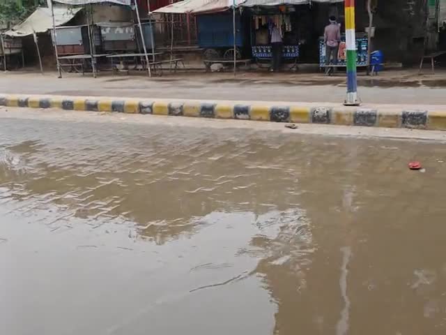 सरदारशहर: कच्चा बस स्टेंड jvm road  नाली वाले पानी se  हुआ सड़क पर भराव आवागमन मे परेशानी #सरदारशहर #rjk@