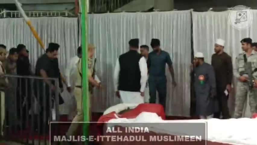 AIMIM floor leader Janab Akbaruddin Owaisi Sahab arrived at Darussalam Jalsa Rahmatul lil aalameen

#aimim #akbaruddinowaisi #akbarowaisi #miladunnabi