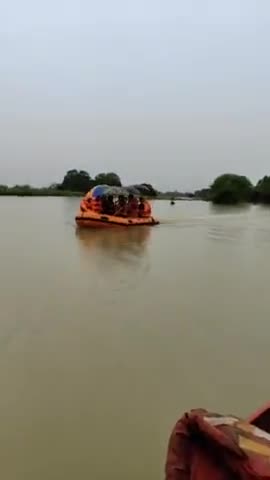 #अपने विधानसभा क्षेत्र उतरौला के बाढ़ प्रभावित क्षेत्र का सर्वेक्षण करते हुए।