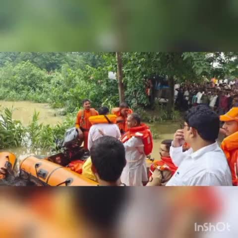नानपारा: जिला अधिकारी #बहराइच एवं पुलिस #अधीक्षक ने लिया बाढ़ क्षेत्र का जायजा मौजूद रहे छेत्रीय #विधायक रामनिवास वर्मा।