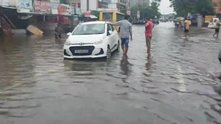 बलरामपुर: वीर विनय चौराहा दीपक तिराहा पानी से हुआ लबालब#balarampur