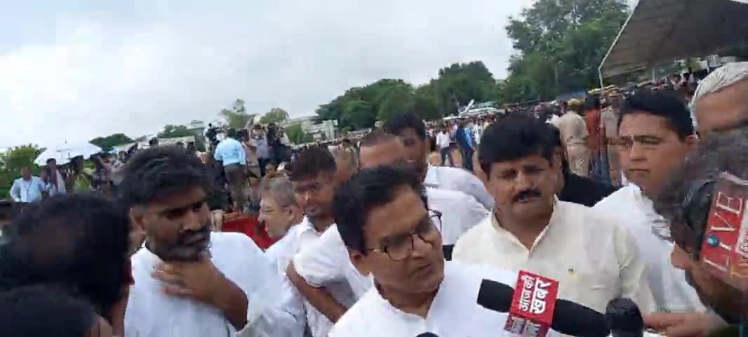 रामगोपाल वर्मा क्या बोले धरती पुत्र मुलायम सिंह यादव की अंत्येष्टि एवं मुखाग्नि से पूर्व #umeshbharg #saifai