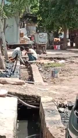 #सवाई_माधोपूर
नगर परिषद क्षेत्र में ब्रजेश आॅटो पार्ट्स के पास नाली रिपेयर में भ्रष्टाचार मिट्टी वह रेत में सीमेंट का जो