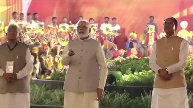 हुज़ूर: प्रधानमंत्री नरेंद्र मोदी #महाकालेश्वर धाम में ...
ज्योतिर्लिंग का लोकार्पण करते हुए देखिए लाइव तस्वीर #modi #ujjain