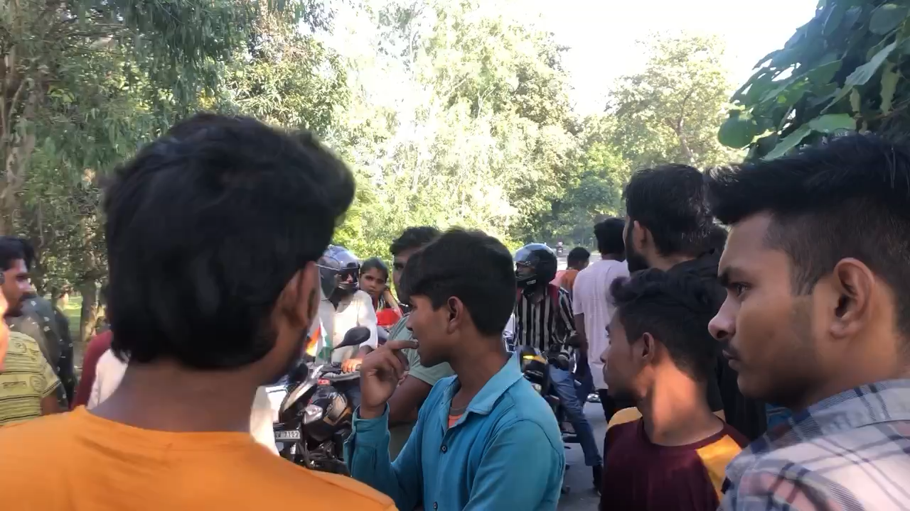 तेज रफ़्तार से आ रहा टेम्पू बाइक में हुई टक्कर  #newsjunction #newsupdate