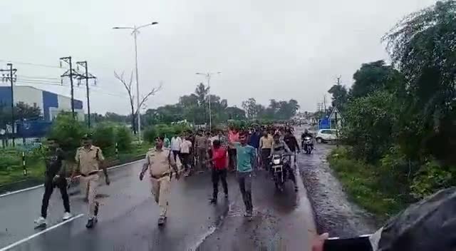 tumhare pitampur sector number 3 mein hamare kuchh Hindu bhaiyon ke upar attack Kiya muslimon ne #aajatak #news