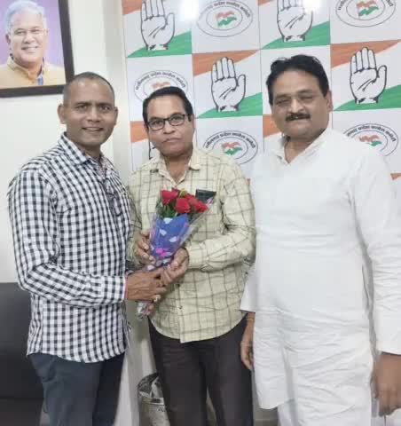 छत्तीसगढ़ के वरिष्ठ पत्रकार, नवभारत के फोटो जर्नलिस्ट श्री गोकुल सोनी जी का जन्मदिन पीसीसी संचार विभाग में मनाया गया।
आपके सफल, सुखद, दीर्घायु जीवन की मंगल कामना सहित, बधाई🌺💐🙏  #happybirthday #हैप्पी #birthday #birthdaywishes