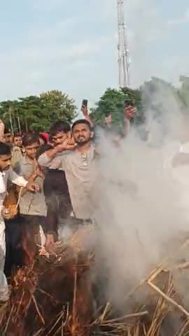 लाखों शोक संतप्त चाहनेवालों के बीच महान समाजवादी पुरोधा श्रद्धेय #मुलायम_सिंह_यादव जी के पार्थिव शरीर को अश्रुपूरित अंतिम प्रणाम किया और #नेताजी की अंतिम यात्रा का हिस्सा बना।