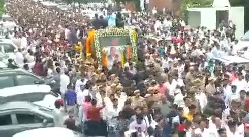 रसूलाबाद: #mulayamsingh भगवान नेता जी की आत्मा को शांति प्रदान करे 😭😭😭😭😭