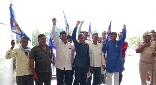 झालरापाटन: किसानों को मुआवजे के लिए झालावाड़ जिला कलेक्टर को बहुजन समाज पार्टी जिला यूनिट ने दिया ज्ञापन।#news24hours #jaybheem