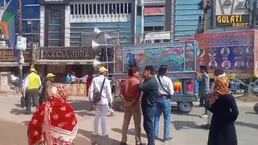 जैन मंदिर से गजरथ यात्रा घंटाघर होते हुए निकली #jen