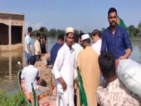 #सिद्धार्थनगर UP में बाढ़ प्रभावित इलाकों में राहत लेकर पहुंची #AIMIM की टीम काम बोलता है