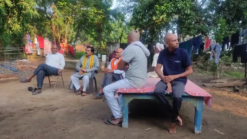#मऊगंज_विधानसभा

ग्राम राजधौ में श्री शंकर दयाल मिश्रा जी के निधन उपरांत उनके घर पहुँच कर शोकाकुल परिजनों से मुलाकात की व शोक संवेदनाएं व्यक्त की .!!
