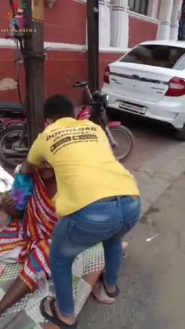 जीना इसी का नाम है। 🇮🇳...

#viral #ngoindia #humanity #maa #explore #indorecity❤️ #reelsinstagram #instareels