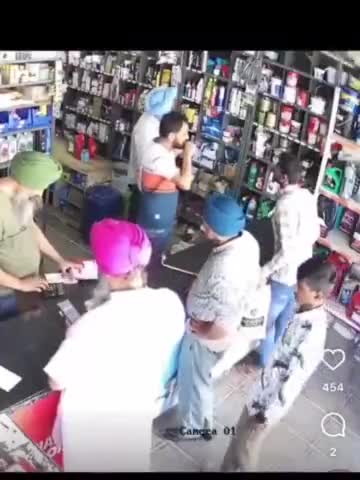 मुलापुर कि घटना इतनी सफाई से करते हैं चोर चोरी
अपना और अपने रुपये पैसों का रखें खास ध्यान
#publicpost #publicap #viral