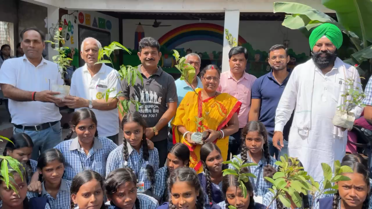 कल धनबाद रोटरी क्लब के तरफ से निरसा के किड्स एजुकेशन सेंटर मे हुआ वृक्षारोपण कार्यक्रम  #nirsa #Dhanbad #Jharkhand #india #treeplanting