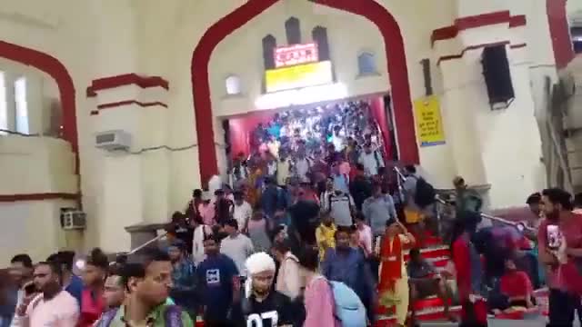 लखनऊ चारबाग स्टेशन सुबह #UP PET के अभ्यार्थी #lucknow_news