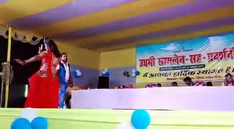 #औरंगाबाद में #उद्योगविभाग के #प्रधानसचिव के निर्देश पर कार्यक्रम में #नाच किया गया #मंत्री #समीरमहासेठ भी आए थे #निवेशक आए या नहीं #कार्यक्रम में नाच  तो मजा लेते रहे #बिहार के मंत्री